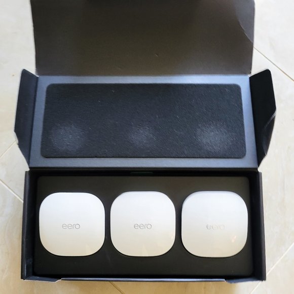 eero mesh WiFi system – router replacement for whole-home coverage (3-pack) - Picture 2 of 4
